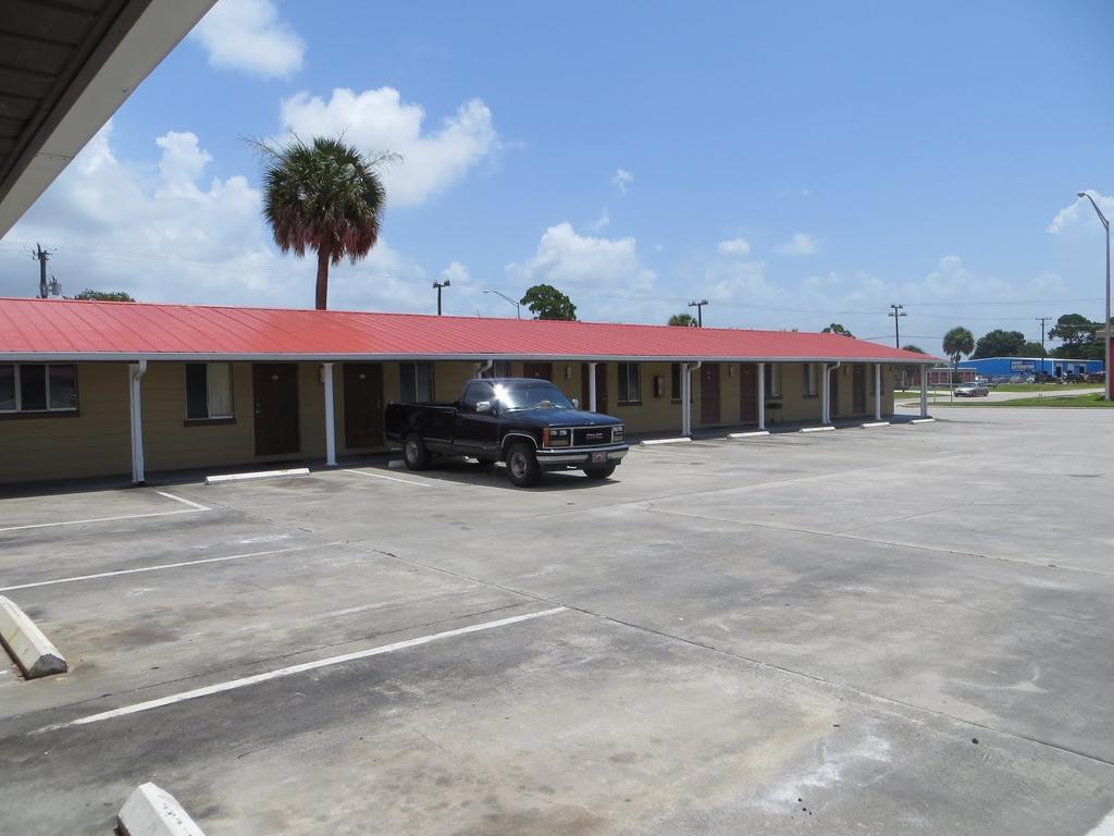 Travelers Inn Okeechobee Bagian luar foto