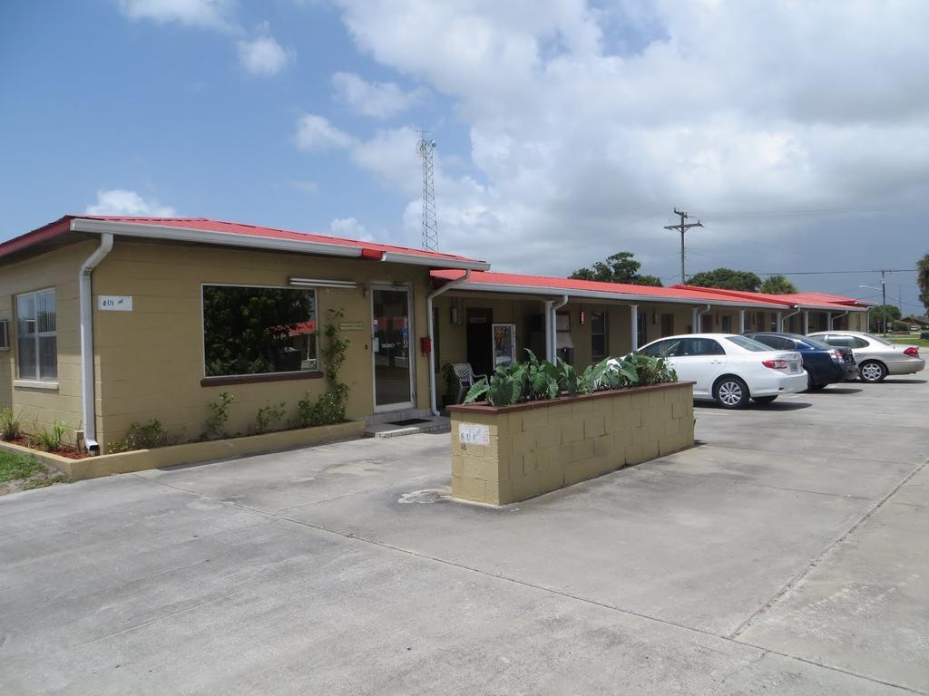 Travelers Inn Okeechobee Bagian luar foto