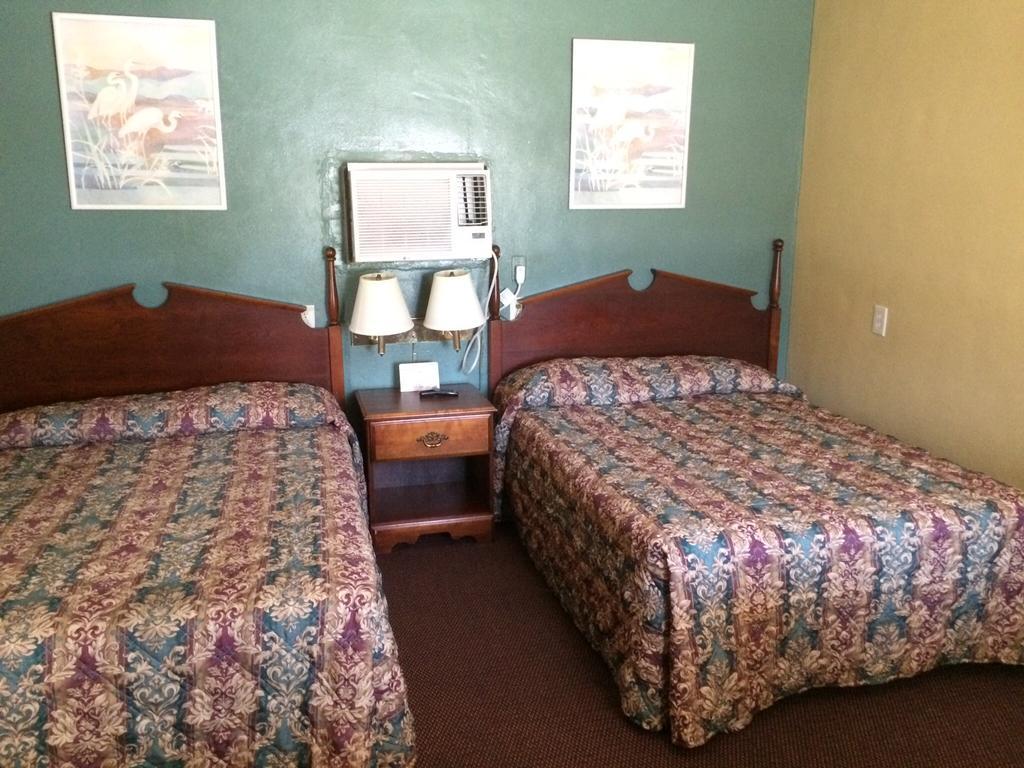 Travelers Inn Okeechobee Bagian luar foto