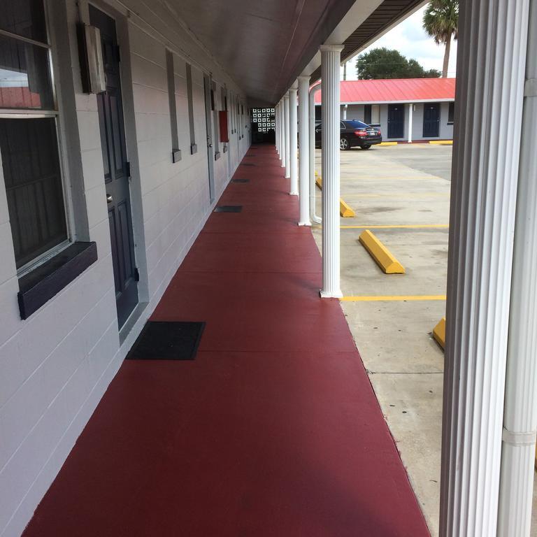 Travelers Inn Okeechobee Bagian luar foto