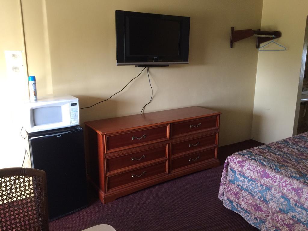 Travelers Inn Okeechobee Bagian luar foto